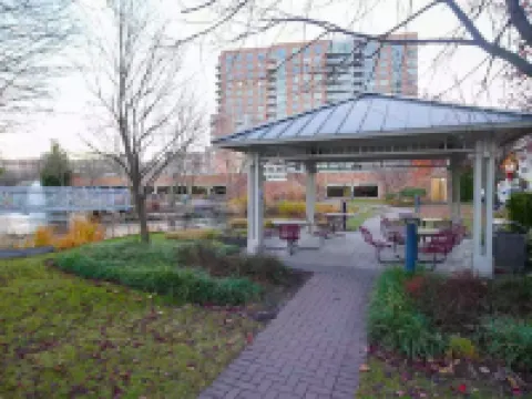 Contemporary Luxury Loft! Apt-20 Min to NYC Hotels in Edgewater