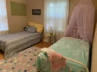 Charming 3 Bedroom House Conveniently Located in Central Lincoln 하이드 옵저버토리 앳 홈스 파크 주변 호텔