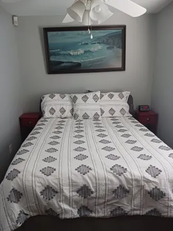 Cozy 2 bed, 1 full bath private cottage, 10 min. walk to Wildwood beach & boards