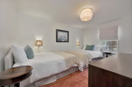 Charming 3-bedroom Modern Rustic Retreat on 1 acre Отели рядом с достопримечательностью «K9 Pointe Dog Park»