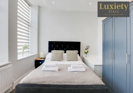 Modern & Elegant 1Br City Centre Nr Cliffs Pavillion by Luxiety Stays Отели в г. Саутенд-он-Си