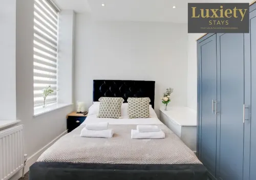Modern & Elegant 1Br City Centre Nr Cliffs Pavillion by Luxiety Stays 사우스엔드 온 씨 호텔