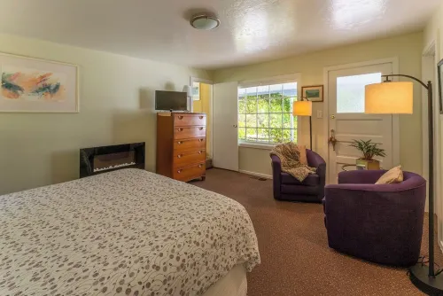 Peaceful Garden Oasis with Breakfast Provided