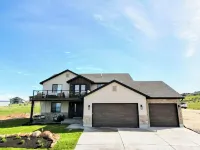 Lakeview Retreat-Home overlooking Bear Lake Sleeps 30 w/Ideal beach/pool access