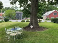 Charming 3-bedroom apartment on 2nd floor in Millbrook NY, right in the village Hotels in Washington