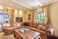 Vacation home with stunning valley & alpine views Các khách sạn ở Unterwossen