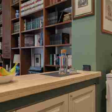 2 minutes walk from Galatea metro superb Apartment ideal for couples. Others