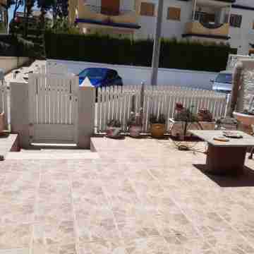 Semi-detached house very close to the beach of Mil Palmeras. Ideal for families. Hotel Exterior