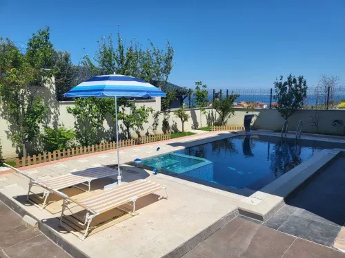 comfort 4-bedroom villa in Yalova with pool jacuzy fitness/WIFI and AC. Hotels in Termal
