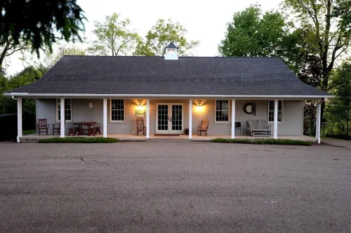 Spacious 2 BR home, just minutes from Berlin, OH. Hotels in Berlin Township