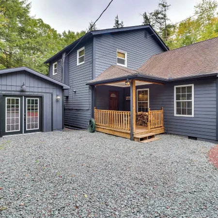 Hot Tub, Beach Access Albrightsville Retreat!