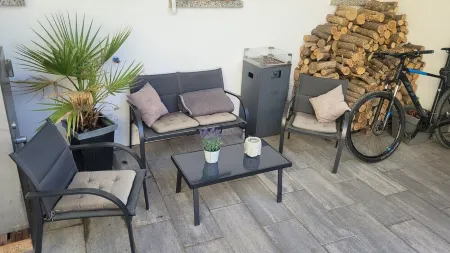 Beautiful apartment, on the first floor of my own home, with garden access and pool Отели в г. Анхальт-Биттерфельд