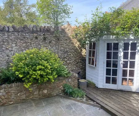 Perfect 4-bedroom house with WiFi in charming Colyton Отели в г. Колитон