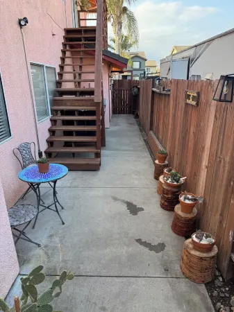 Beautifully Studio apartment, offering a warm ambiance with modern amenities.