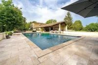 Charming 3-bedroom villa with pool and AC in fabulous Fronsac accross a river