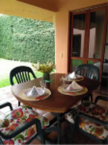Cuernavaca's Hidden Gem: Adorable Bungalow with WiFi & Serene Garden Escape.