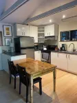 Charming guest cottage in Santa Barbara with access to hiking and the  beach
