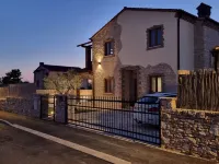 Villa Brioni private pool, parking, AC, WiFi, 4 bedrooms by Rentistra