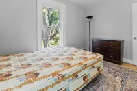 Charming Victorian 2BR Retreat with Porch & Dock – St. Lawrence Riverfront Hotels in Oswegatchie