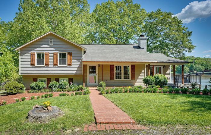 Lakefront Vacation Rental w/ Views & Hot Tub!