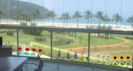 Beautiful Apt - 3 Bed + 1Empr 20 meters from the Beach Отели рядом с достопримечательностью «Praia Bertioga»