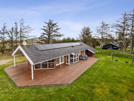 "Aleta" - 500m from the Sea Отели рядом с достопримечательностью «V. Hjermitslev Kirke»