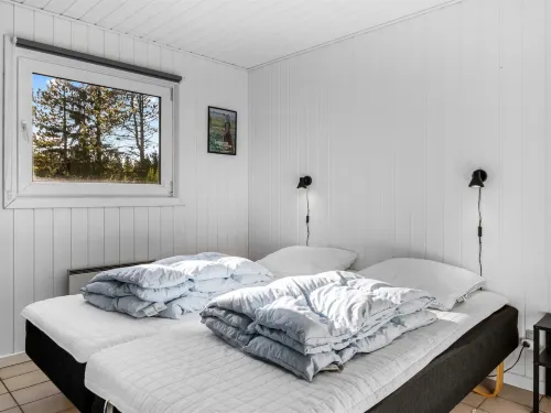 "Arnold" - 3.3km from the Sea - 2-Star
