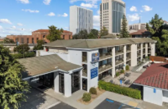 Vagabond Inn Executive Old Town カリフォルニア州立鉄道博物館周辺のホテル