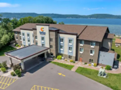 Comfort Inn & Suites Munising-Lakefront Hotels in Munising