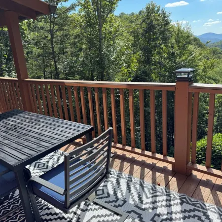 Sunset Vista 4BR Retreat with Stunning Mountain Views + Hot Tub + POOL!