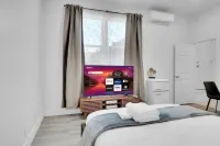 Orange Is The New Black Studio - BRAND NEW !