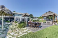 Paradise HomeSpacious 5-Bedroom House Sleeping 14,Heated Pool in Lovely Bacliff