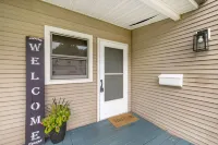 Cozy newly remodeled home close to major amenities in Connecticut a