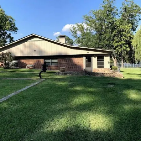 Outstanding 3BR Central Arkansas Lakeside Retreat near Little Rock and Conway