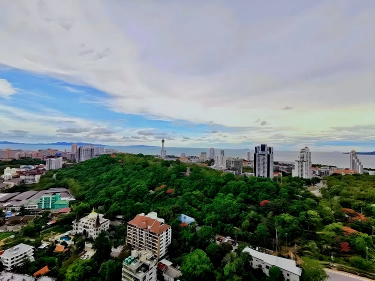 รูปภาพของSea View High Floor 2 Bed Room Excellent Location