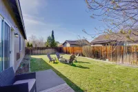 Charming Bend Home w/ Porch & Yard: Great Location - Homestays
