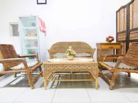 Kanwa Residence Hotels in Wonokromo