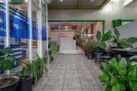 RedDoorz Syariah @ Hotel Wisma Indonesia Kendari Hotels in Baruga