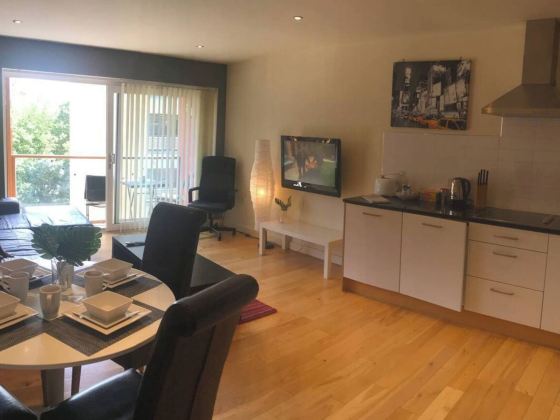 Apartment-Sleeps4-Balcony-Parking-Petsok