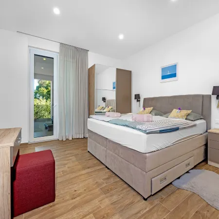 Villa with Pool, Game Room, Garden