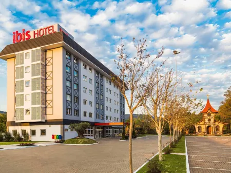 Ibis Igrejinha Отели в г. Трес-Короас