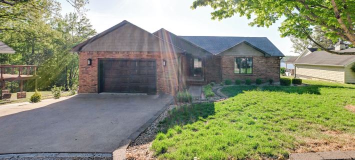 Beautiful Kentucky Lake Getaway w/ Dock & Deck! Ξενοδοχεία στην πόλη Calloway County