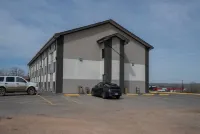 Super 8 by Wyndham Miles City - parking