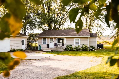 Sunset Bay - Experience Stunning Sunsets on Coon Lake - Charming 2 Bedroom House