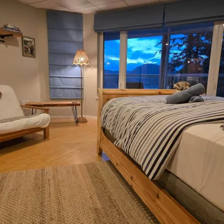Madeira Park Oceanview Suites
