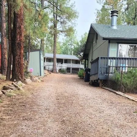 Cabin in Strawberry Cool for Summer. Warm for Winter. Pine trees, Elk, and Relax