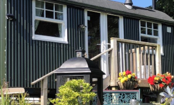 1 Bedroom Cabin Sleeps 2 Private Garden WiFi