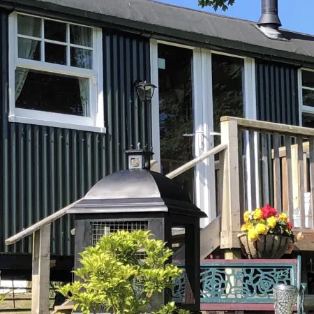 1 Bedroom Cabin Sleeps 2 Private Garden WiFi
