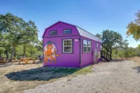 Whimsical Cabin w/ Grill < 4 Mi to Lake Brownwood! - 3-Star