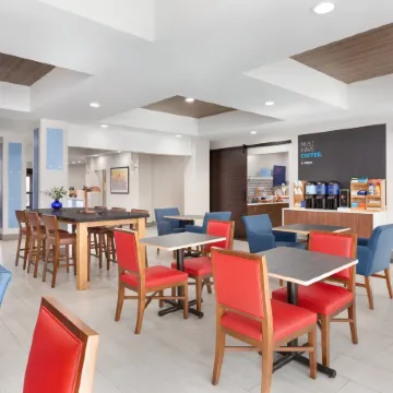 Holiday Inn Express & Suites MERCED - YOSEMITE NATL PK AREA by IHG